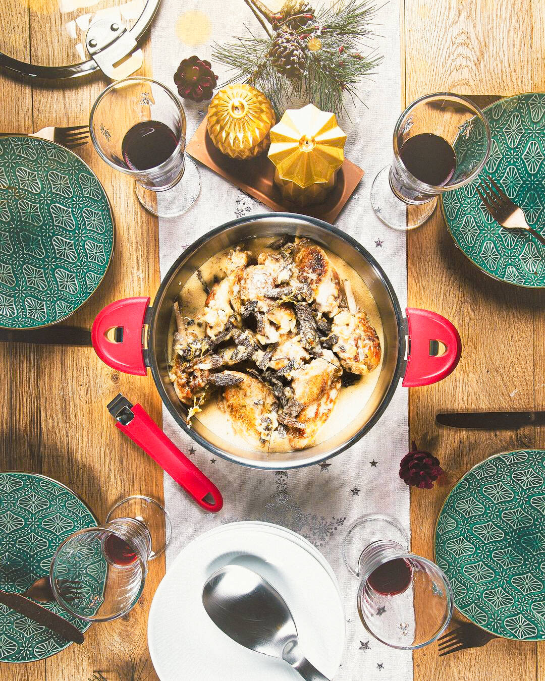 Recette de fêtes : Coq au vin jaune flanqué de morilles